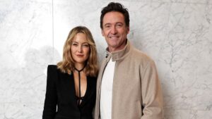 Hugh Jackman và Kate Hudson bị chỉ trích vì bộ phim về ban nhạc tri ân