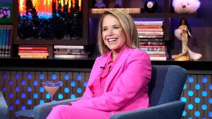 Katie Couric chỉ trích ‘tính hai mặt’ trong tin tức, cho rằng công chúng không muốn ‘chỉ có sự thật’
