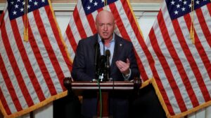 Thượng Nghị Sĩ Kelly Lên Tiếng Chỉ Trích Tổng Thống Trump, Yêu Cầu Điều Tra Vụ Tấn Công Tại Vùng Caribe