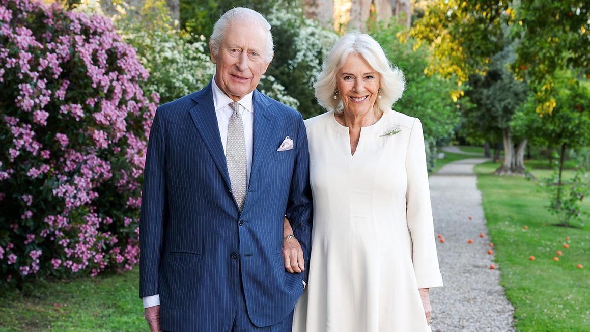Vua Charles và Hoàng hậu Camilla Chia Sẻ Thiệp Giáng Sinh sau Năm đối Diện Khó Khăn 1 king charles queen camilla christmas card