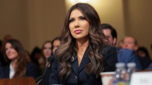 Chính Quyền Trump Tăng Cường Kế Hoạch Trục Xuất Người Nhập Cư Bất Hợp Pháp