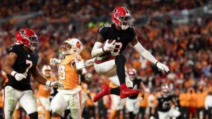 Falcons thắng kịch tính trước Buccaneers nhờ cú sút 'walk-off' 26 Falcons thắng kịch tính trước Buccaneers nhờ cú sút ‘walk-off’