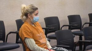 Phiên tòa hình sự xét xử người mẹ ở Los Gatos về tội tổ chức tiệc rượu cho trẻ vị thành niên 7 Phiên tòa hình sự xét xử người mẹ ở Los Gatos về tội tổ chức tiệc rượu cho trẻ vị thành niên