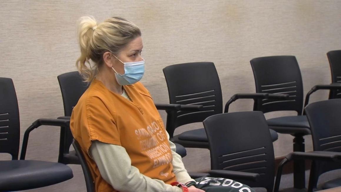 Phiên tòa hình sự xét xử người mẹ ở Los Gatos về tội tổ chức tiệc rượu cho trẻ vị thành niên 1 lg mom 0118