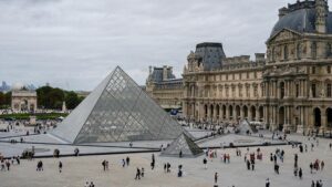 Vỡ đường ống tại bảo tàng Louvre: Hàng trăm cổ vật Ai Cập bị hư hại