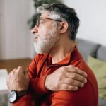 Bác sĩ tâm thần tiết lộ cách thay đổi tư duy đơn giản giúp giảm đáng kể cơn đau mãn tính 61 Bác sĩ tâm thần tiết lộ cách thay đổi tư duy đơn giản giúp giảm đáng kể cơn đau mãn tính