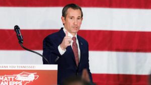 Cả hai đảng ăn mừng sau khi ứng cử viên Cộng Hòa thắng cử