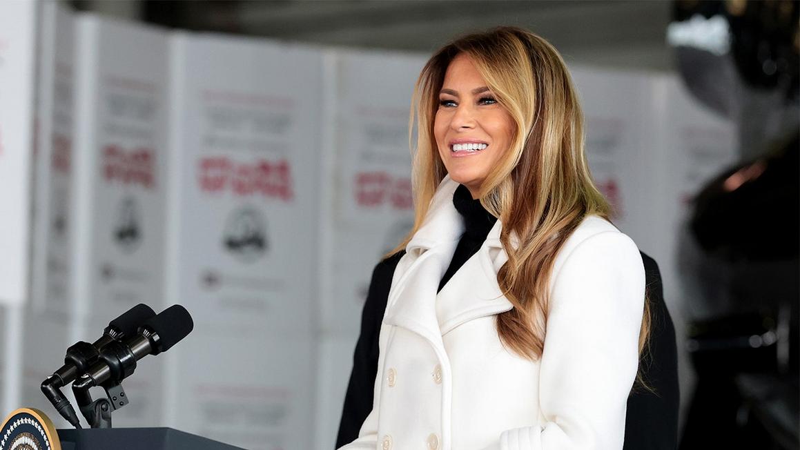Chuyên gia trang điểm của bà Melania Trump bị tẩy chay vì làm việc cho 'Gia đình Tổng Thống' 1 melania trump speaking