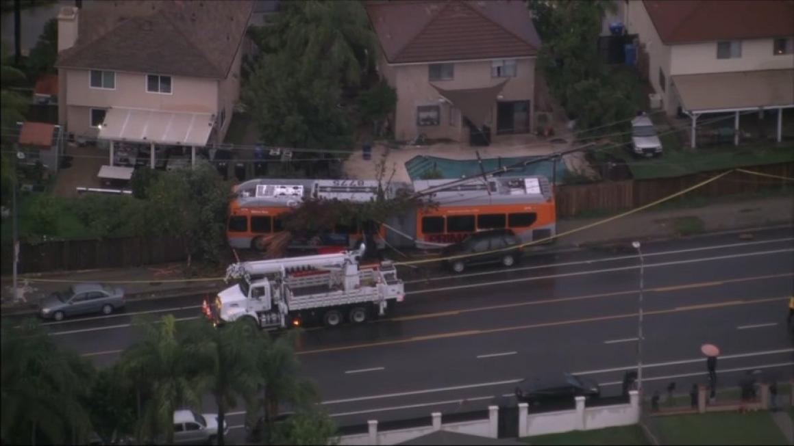 Xe buýt tự lái gây tai nạn tại Los Angeles, hai người bị thương 1 metro crash 123125