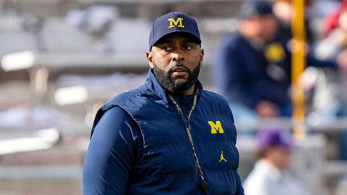 Huấn luyện viên Sherrone Moore đối diện với rắc rối pháp lý 1 michigan ncaa suspends sherrone moore 1