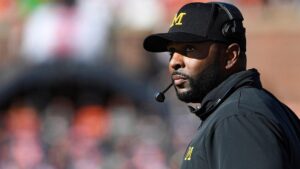 Huấn luyện viên bóng rổ Michigan bình luận về vụ bê bối Sherrone Moore 2 Huấn luyện viên bóng rổ Michigan bình luận về vụ bê bối Sherrone Moore