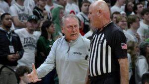 Huyền thoại bóng rổ chỉ trích NCAA vì để cầu thủ NBA thi đấu