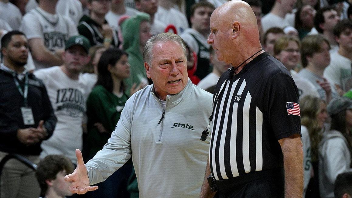 Huyền thoại bóng rổ chỉ trích NCAA vì để cầu thủ NBA thi đấu 1 michigan state tom izzo 122725 1