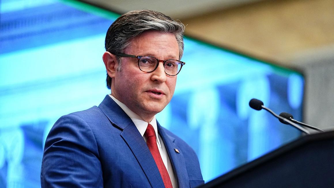 Chủ tịch Hạ viện Johnson bác bỏ việc 'mất quyền kiểm soát' sau vụ nổi loạn về chăm sóc sức khỏe 1 mike johnson 1 rt gmh