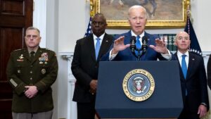 Quan chức chính quyền Biden giữ im lặng trước vụ xả súng, chương trình tị nạn Afghanistan 27 Quan chức chính quyền Biden giữ im lặng trước vụ xả súng, chương trình tị nạn Afghanistan