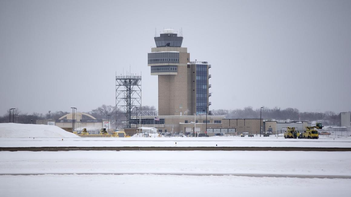 Người đàn ông thiệt mạng do xe quét tuyết tại phi trường Minneapolis 1 minneapolis airport gty jt