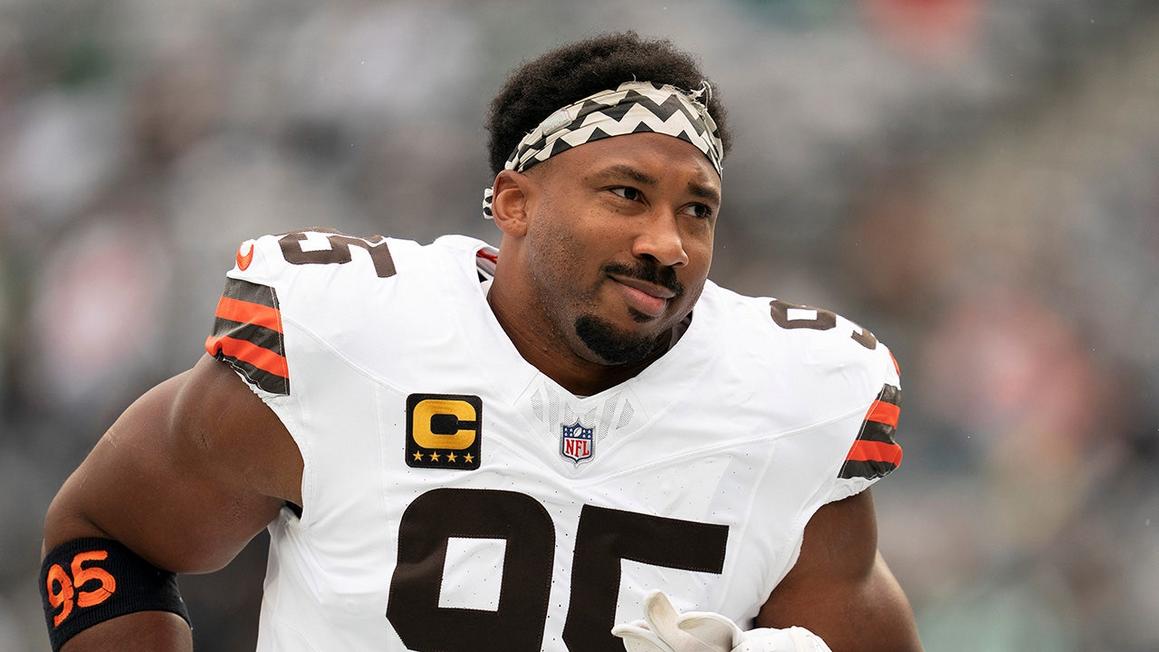 myles garrett warms up browns jets