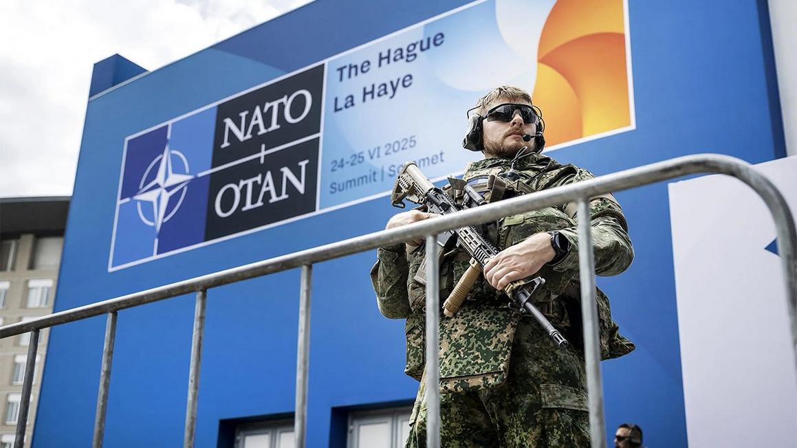 NATO xem xét phản ứng 'mạnh mẽ hơn' với các mối đe dọa lai của Nga 1 nato security