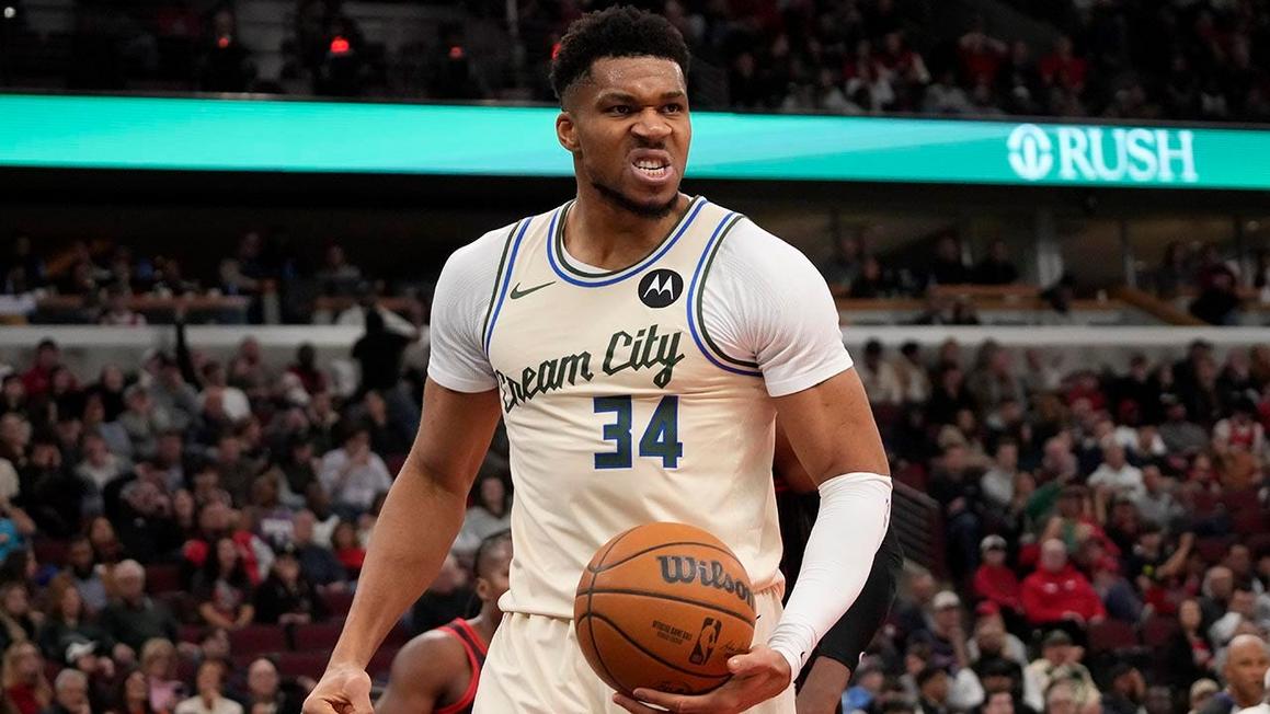 nba bucks giannis antetokounmpo 122825 1