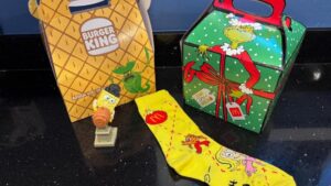 So sánh hai bữa ăn chủ đề: McDonald's Grinch Meal và Burger King SpongeBob Menu 7 So sánh hai bữa ăn chủ đề: McDonald’s Grinch Meal và Burger King SpongeBob Menu
