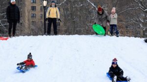 Bão tuyết mùa đông mới đe dọa vùng Trung Tây và Đông Bắc, hơn 40 triệu người trong tình trạng báo động