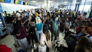 Phi trường ‘Đầy Áp Lực Nhất’ Hoa Kỳ bị chỉ trích về thời gian làm thủ tục, trễ chuyến bay