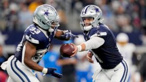 Dak Prescott kêu gọi đồng đội tặng thưởng hậu hĩnh cho nhân viên