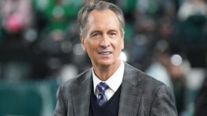 Bình luận viên Cris Collinsworth bị chỉ trích vì nhắc đến vụ tự tử của cầu thủ Dallas Cowboys 3 Bình luận viên Cris Collinsworth bị chỉ trích vì nhắc đến vụ tự tử của cầu thủ Dallas Cowboys