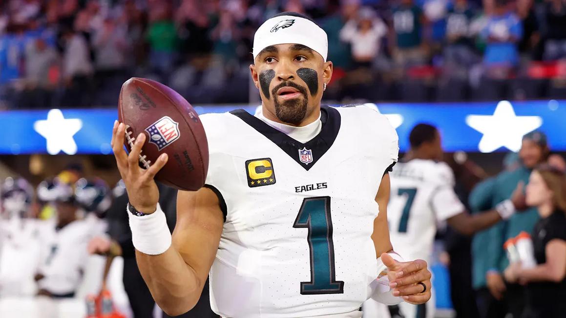 Cầu thủ ngôi sao của Eagles mắc lỗi trong một pha bóng hỗn loạn 1 nfl eagles jalen hurts 120825 2