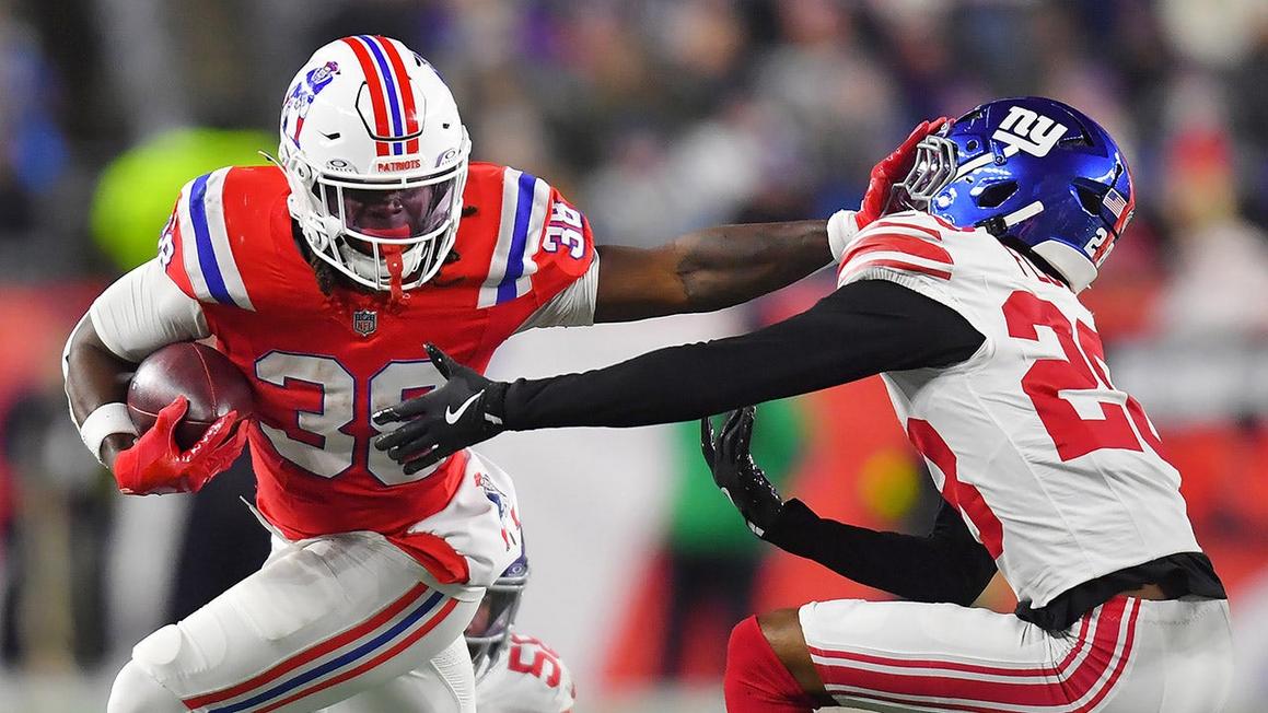 Đội Bóng Bầu Dục New England Patriots Bàng Hoàng Trước Vụ Xả Súng Tại Đại Học Brown 1 nfl patriots rhamondre stevenson 121425 1