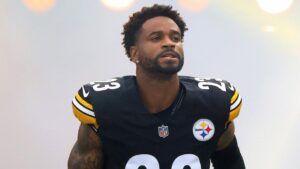 Cầu thủ vô địch Super Bowl 34 tuổi cân nhắc giải nghệ sau khi Bills nhận từ miễn trừ, theo lời đại diện