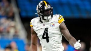 Cầu thủ DK Metcalf bị NFL treo giò vì xô xát với fan