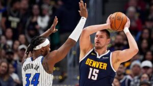 Ngôi sao Nikola Jokic vượt qua huyền thoại Kareem Abdul-Jabbar về số đường kiến tạo