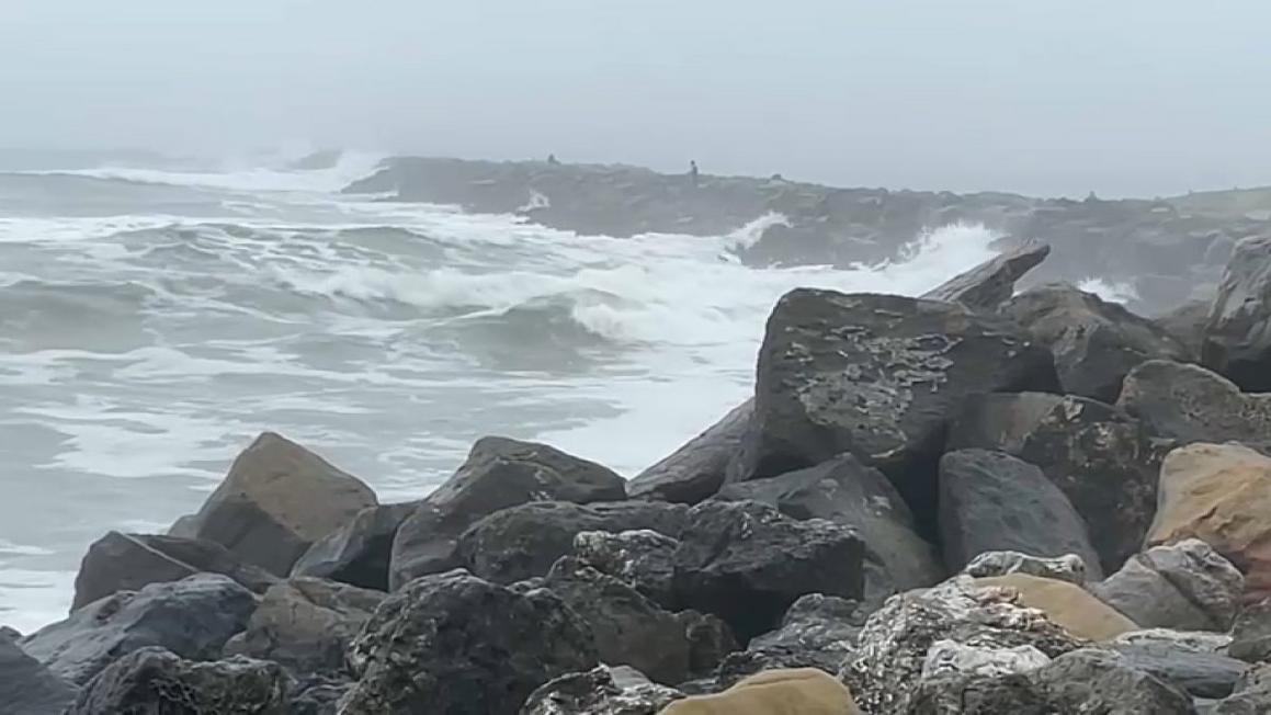 Cảnh báo thời tiết nguy hiểm ở Vịnh America, kéo dài đến hết Thứ Sáu 1 pacifica wave e1765388716331