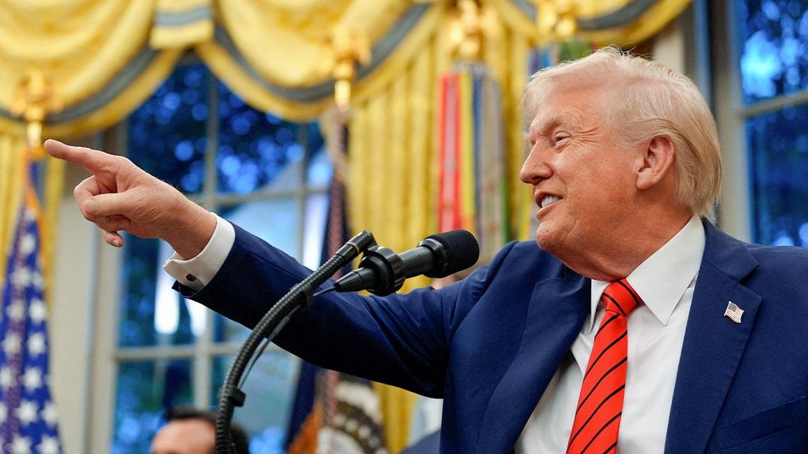 president donald trump pointing gestures smiling 1