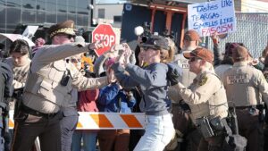 Dự luật ‘Nhân phẩm’ của Đảng Dân chủ có thể tước quyền giam giữ ICE, xóa bỏ việc thực thi nhập cư, các nhà phê bình cảnh báo