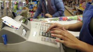 Trí tuệ nhân tạo đối phó gian lận hoàn trả hàng hóa khi mùa mua sắm cao điểm