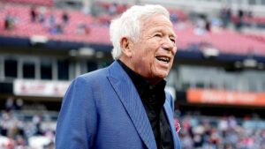 Chủ sở hữu đội Patriots Robert Kraft ủng hộ gần 1 tỷ USD cho từ thiện 33 Chủ sở hữu đội Patriots Robert Kraft ủng hộ gần 1 tỷ USD cho từ thiện
