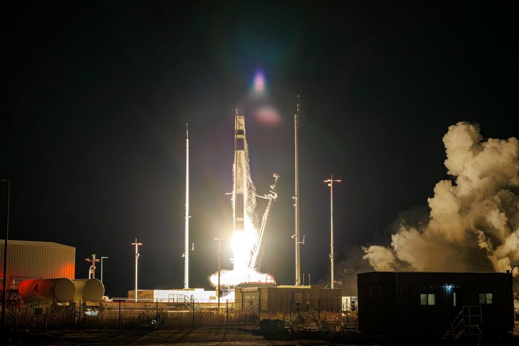 rocket lab liftoff of electron