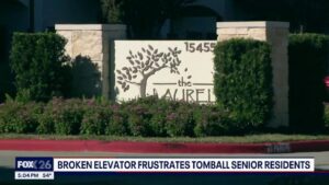 Thang máy hỏng khiến cư dân cao niên Tomball khốn khổ