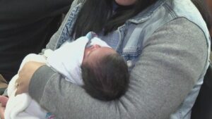 Bệnh viện St. Joseph giới thiệu chất tăng cường sữa mẹ cho trẻ sinh non