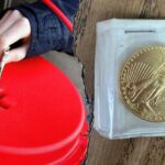 Món quà bất ngờ: Người giấu mặt bí ẩn tặng đồng xu vàng cho tổ chức từ thiện 32 salvation army donation gold coin