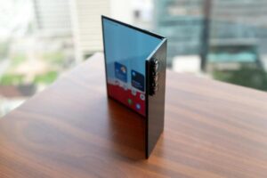 Điện thoại gập ba của Samsung: Đắt đỏ và còn nhiều thiếu sót