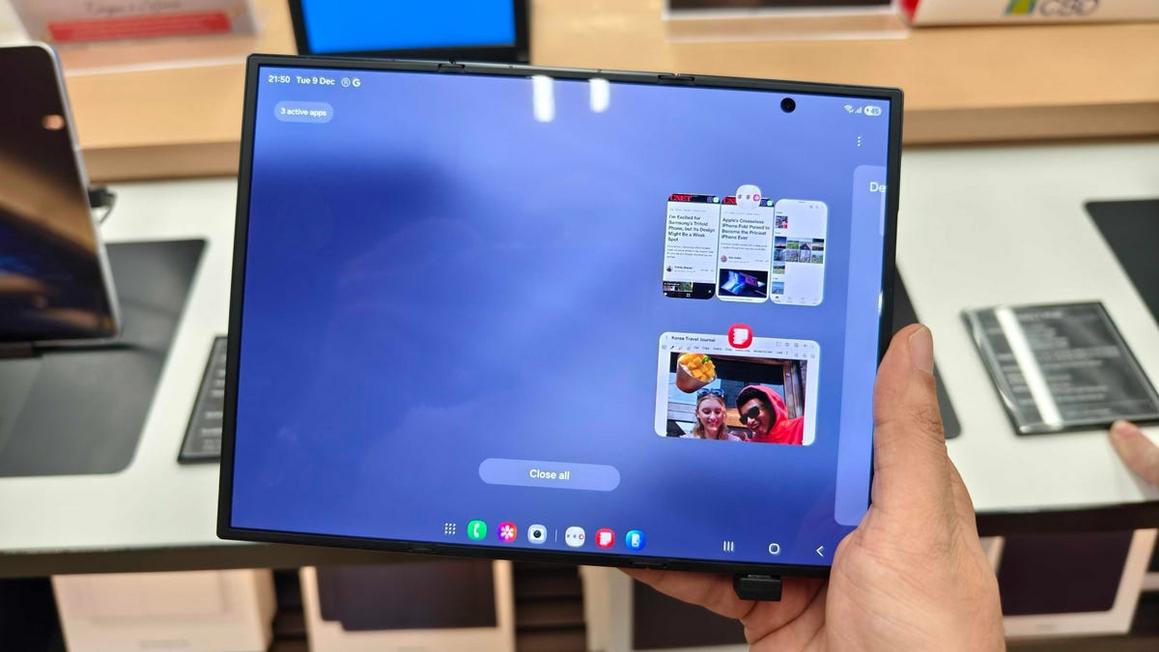 samsung galaxy z trifold 20251209 232043