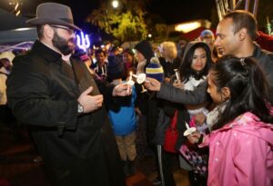 Sự kiện Làng Saratoga tôn vinh sự đoàn kết giữa các tôn giáo thế giới 32 Sự kiện Làng Saratoga tôn vinh sự đoàn kết giữa các tôn giáo thế giới