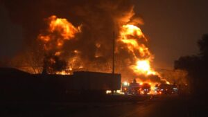 Cháy lớn tại nhà kho ở Đông Bắc Houston