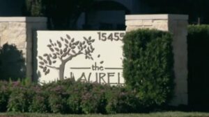 Thang máy hỏng khiến cư dân cao niên ở Tomball gặp khó khăn 25 Thang máy hỏng khiến cư dân cao niên ở Tomball gặp khó khăn