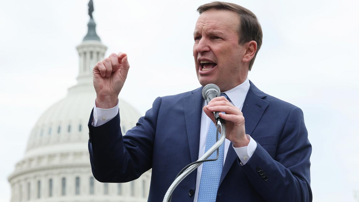Thượng Nghị Sĩ Chris Murphy: Tổng Thống Donald Trump 'Cố tình' gia tăng bạo lực 1 sen chris murphy speaks in dc
