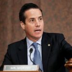 Thượng nghị sĩ Cộng hòa đề xuất chấm dứt quyền công dân kép, yêu cầu công dân Mỹ phải chọn một quốc tịch