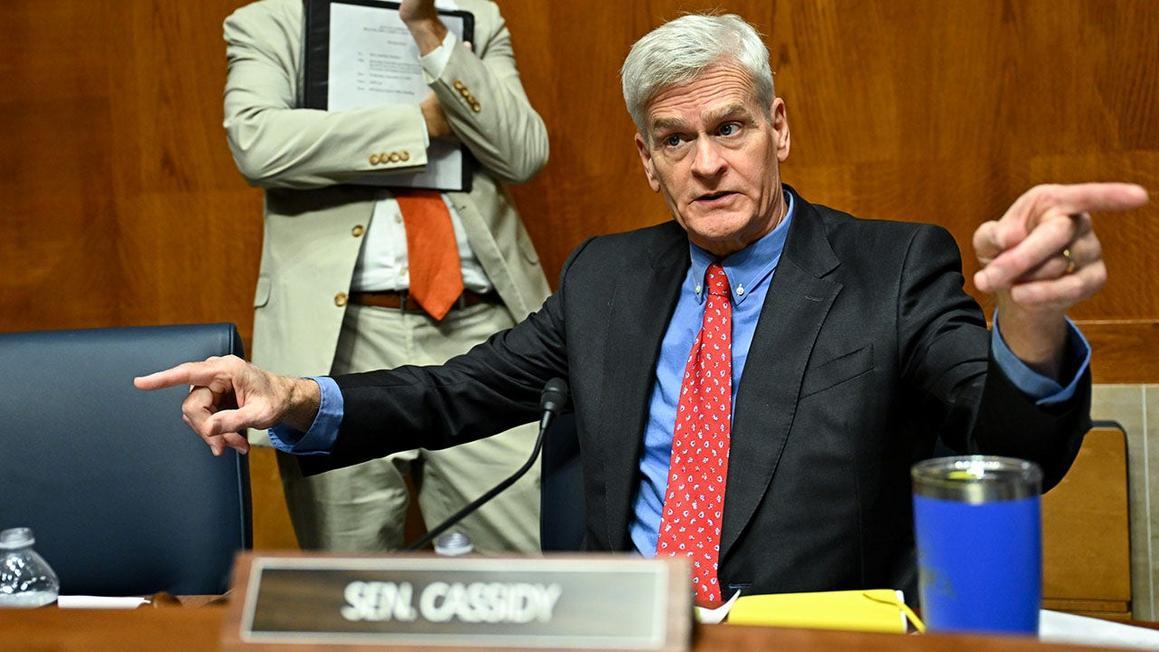 Thượng Viện Mỹ thảo luận kế hoạch thay thế Obamacare 1 senator bill cassidy title